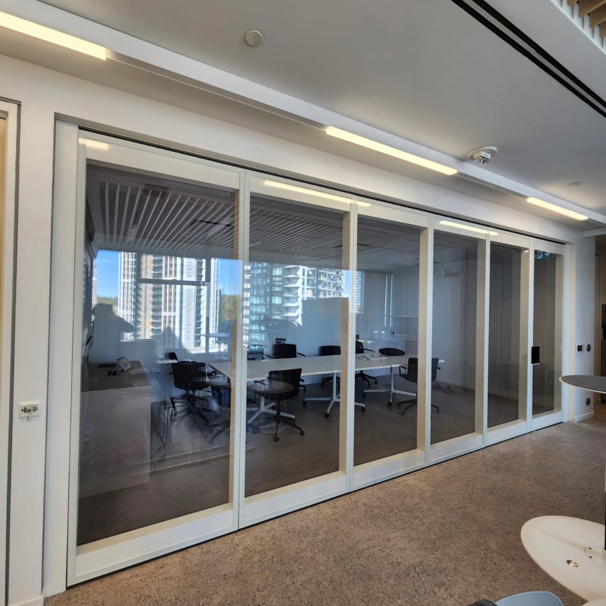 ConsultingCooks's tweet image. What a beautiful #operable #partition this is!  A full height pass doors makes this space completely organic doe the occupants 

cooksconstruction.net 

#modular #Sustainability