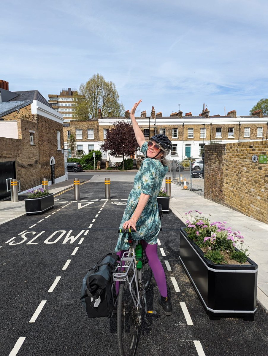 @CycleIslington @networkrail @IslingtonBC @hackney_cycling @willnorman @RowChampion @metecoban92 @MildmayLabour Yaaaay! This is great news for hackney cyclists too - big thanks to everyone who made it happen ✨️✨️✨️ #LondonLovesCycling