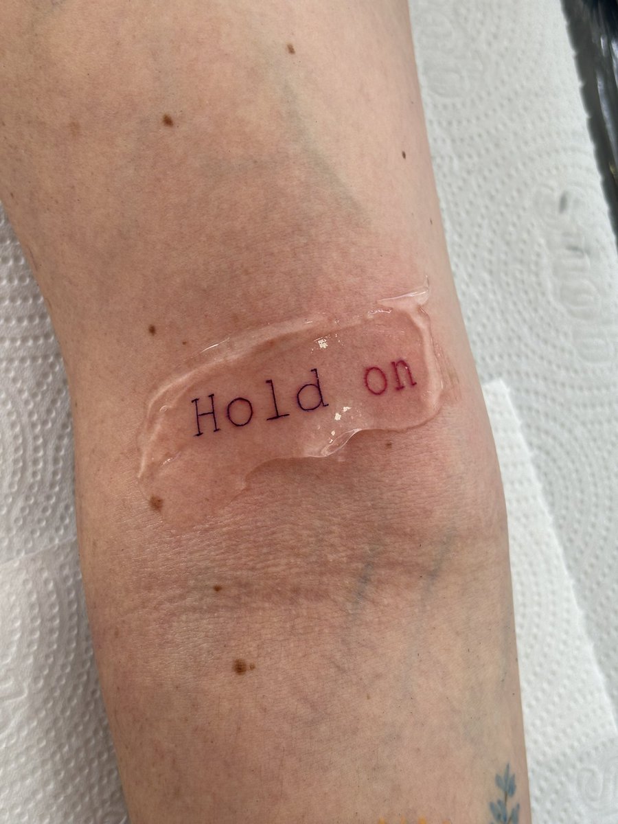 fabisegnini's tweet photo. ✨
#fineline #holdon #tatuagens #tattoo #fineline #love #life #tattooart #tattoo https://t.co/BrHBMWX9NZ