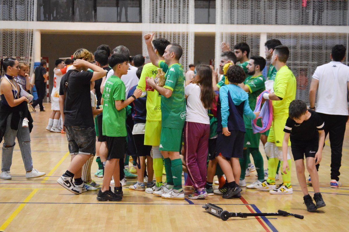 Dura derrota la d’ahir contra @fsalagarcia B 👉🏻 3️⃣-4️⃣ #futsal Però ens quedem amb bones sensacions després del PARTIDÀS que van fer els nostres guerrers I ens quedem també amb el missatge de Santi Lara… SEGUIIM! Perquè ja ho sabem, aquest equip MAI es rendeix 💪🏻💚