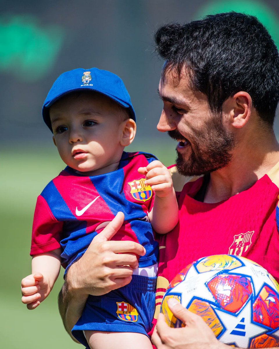 A very special guest at today's training 💙❤️ Thanks for making our life so much more beautiful my little sunshine ☀️🫶🏼