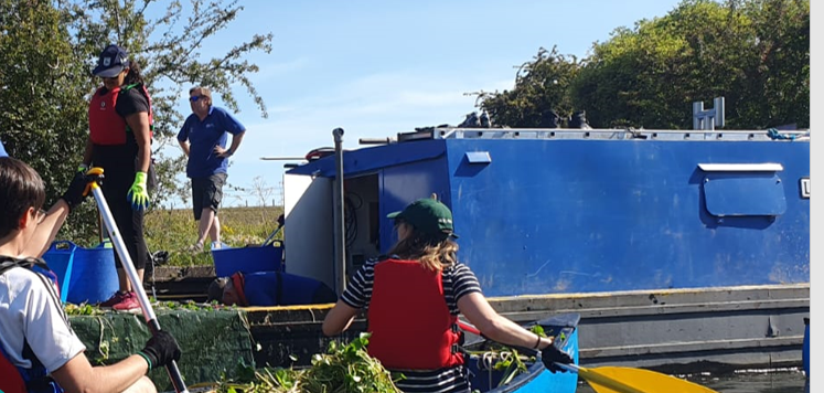 Help make the waterways better for everyone by helping a group of volunteers clearing Floating Pennywort. Canal & River Trust, Angling Trust and Paddle UK are managing this event and will supply the kit you need 🛶 Sign up today bit.ly/4azCp0D