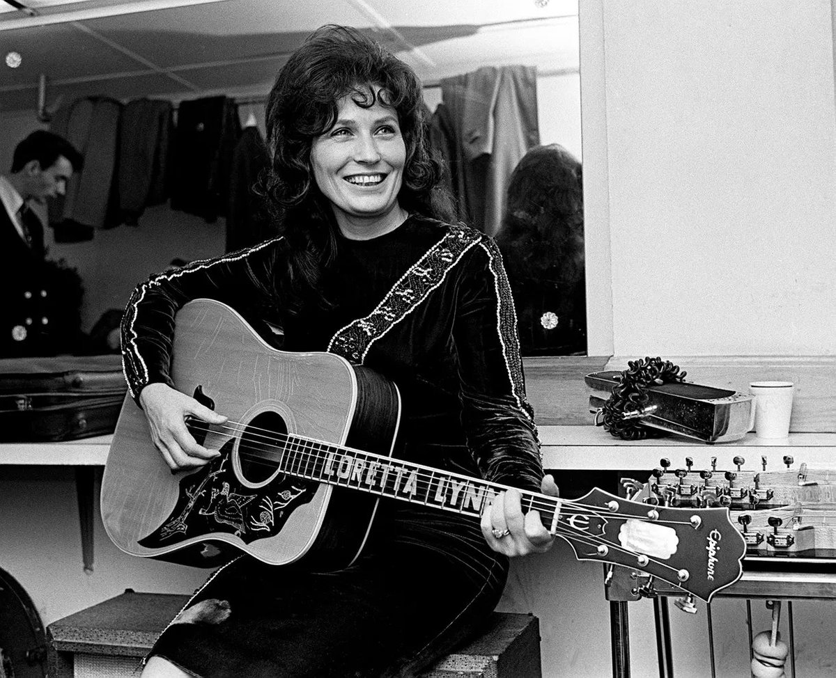 Happy Birthday to the original Honky Tonk Girl, @LorettaLynn! Did you know Loretta sold over 45 million records, had 24 no. 1 hit singles, and 11 no. 1 albums? Here's a few covers of Loretta’s songs by Bloodshot artists, as well as non-Bloodshot artists: bit.ly/47TTCAk