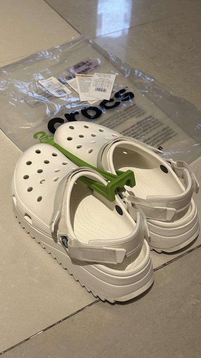 ส่งต่อ Crocs Classic Hiker Clog ของแท้ 🛼✨
⠀
Size : M8/W10 (40-41eu) 
Price : 1,000free shipping (frome 2990)
⠀
ขายเทงับ ˚ ༘ ⸱ᴥ⸱ꊞ
⠀
#crocsth #ส่งต่อcrocs #crocsมือสอง 
#crocs #crocsthailand
