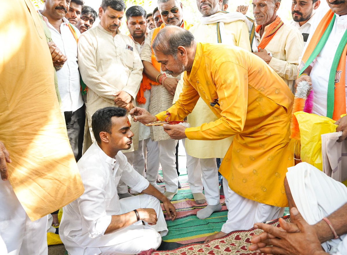 ks_chauhan23's tweet photo. युवा जोश, युवा उमंग
भाजपा और मोदी जी के संग

ग्यारसपुर मंडल के ग्राम खरेरा में साथियों से चर्चा की। खूब बातें हुईं, मेल-मुलाकातें हुईं। https://t.co/E4YMtiBrHi
