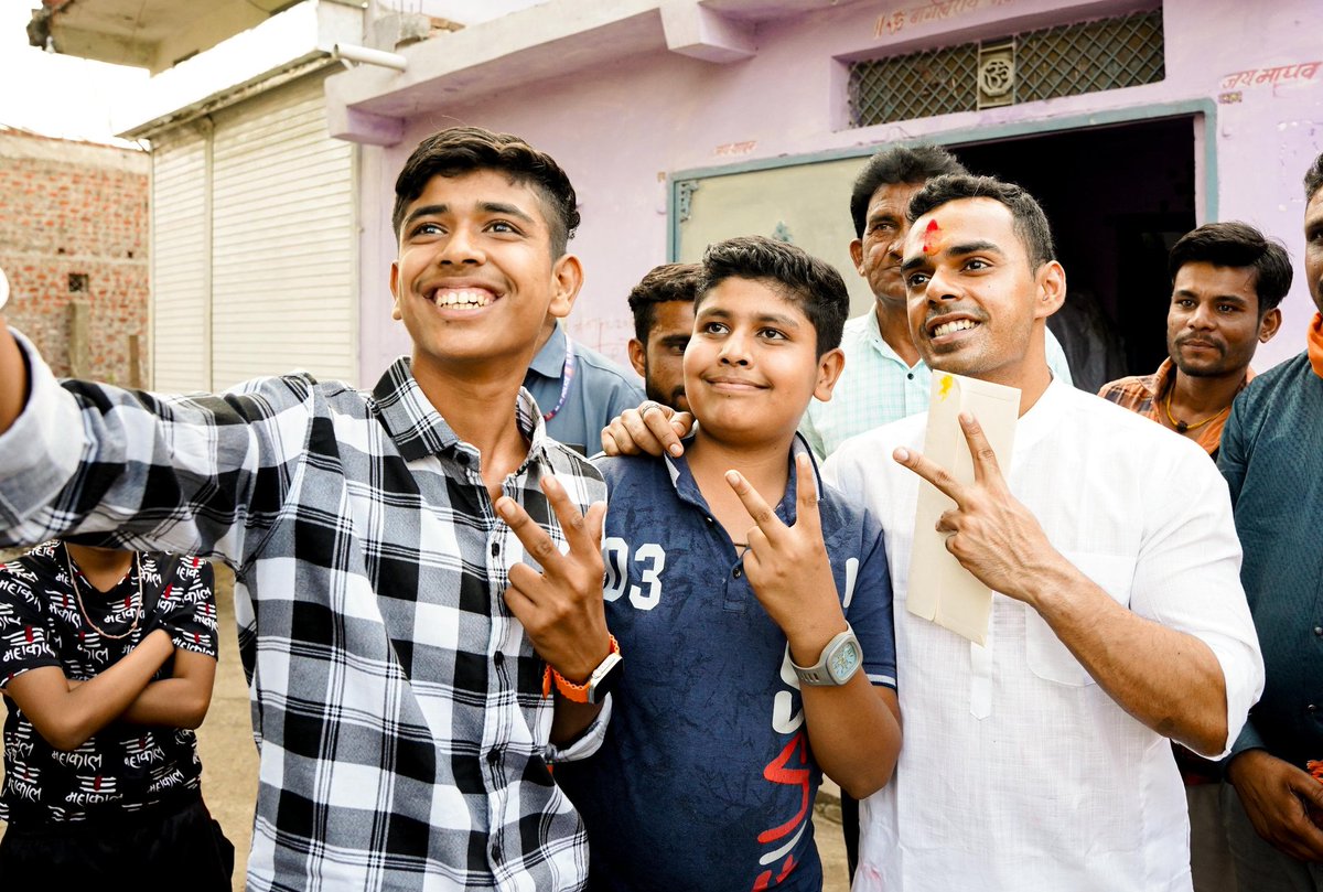 ks_chauhan23's tweet photo. युवा जोश, युवा उमंग
भाजपा और मोदी जी के संग

ग्यारसपुर मंडल के ग्राम खरेरा में साथियों से चर्चा की। खूब बातें हुईं, मेल-मुलाकातें हुईं। https://t.co/E4YMtiBrHi