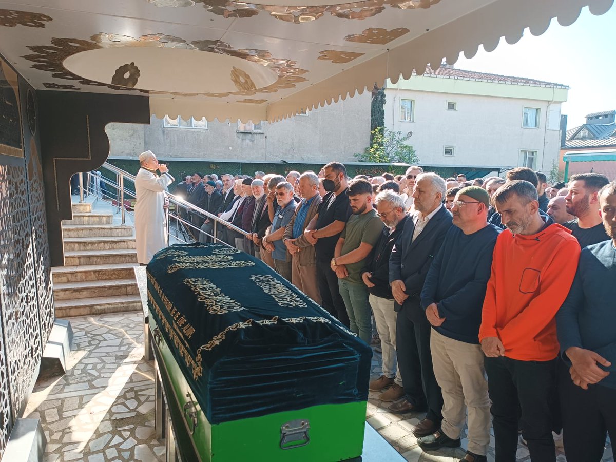 Belediye Başkan Yardımcımız Salih Palaz, Metin Zengin'in cenaze namazına katıldı. Merhum Zengin'e Allah'tan rahmet, kederli ailesine de sabırlar dileriz.