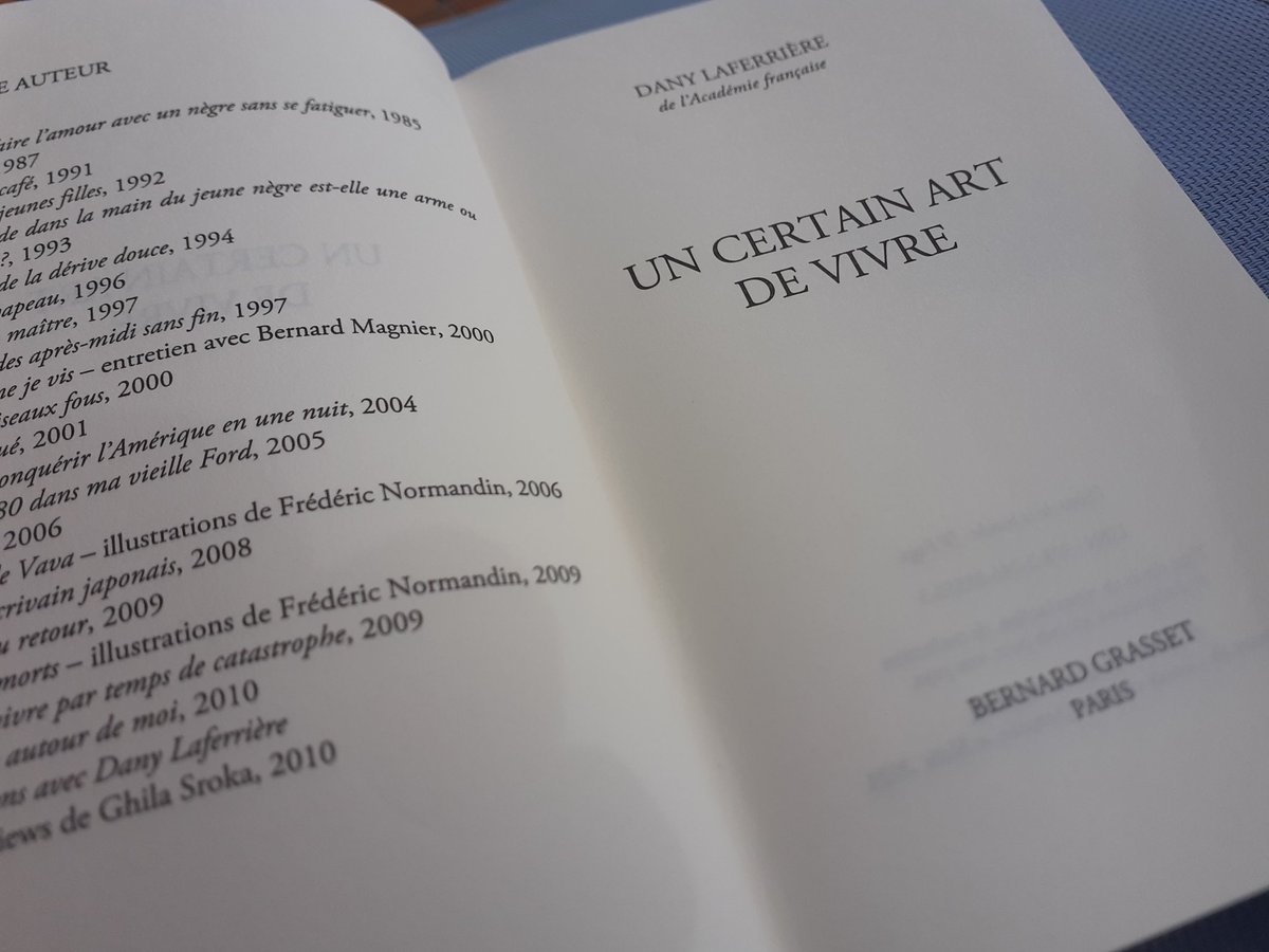 『Lecture du dimanche』 Je viens de terminer cette petite merveille... 💙 'Peut-être que lire et rêver comme penser et dormir ne servent qu'à faire baisser l'intensité du bruit dans le monde.'