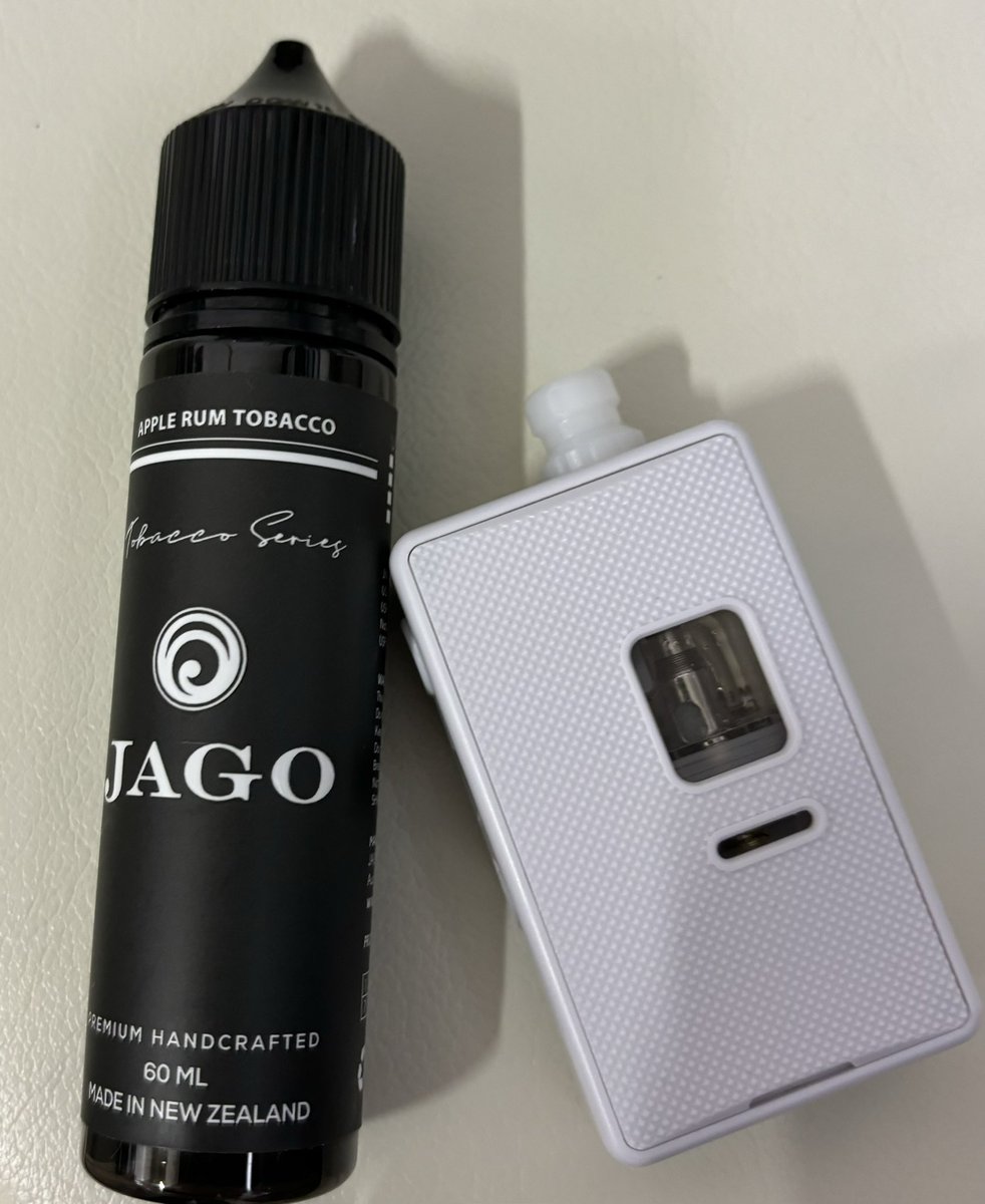 これ美味い😍@zonovaper
JAGO  アップル🍎ラム🥃タバコ🚬
久しぶりにチェーン🚬
＃vape
＃vape好きな人と繋がりたい