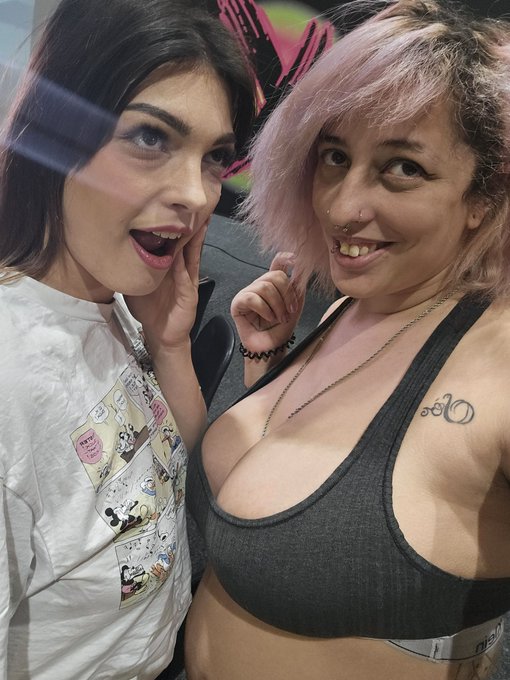 Bon anniversaire  @La_Nebulleuse . Une p&eacute;pite comme on en rencontre peu. 🥰❤️ https://t.co/ZpqcT0bL3o<a class="tags" target="_blank" title="On Twitter" href="/?out=eyJ0eXAiOiJKV1QiLCJhbGciOiJIUzUxMiJ9.eyJpYXQiOjE3MjMxNzM5NzYsImlzcyI6InR3cG9ybnN0YXJzLmNvbSIsIm5iZiI6MTcyMzE3Mzk3NiwiZXhwIjoxNzU0NzA5OTc2LCJyZWRpcmVjdF91cmwiOiJodHRwczovL3R3aXR0ZXIuY29tL0xhX05lYnVsbGV1c2UifQ.h7AWYyS5VLXeZQ6hkUP_ObwwNAVryZGRPWowPJu-zjDG6f0vCWnRkECehYlh8HcoQ4UnRGa_uJr6vymxKPE6JA">@La_Nebulleuse</a><a href="/tag/stripchat"class="tags"><span>#stripchat</span></a><a href="/tag/stripchatlive"class="tags"><span>#stripchatlive</span></a>