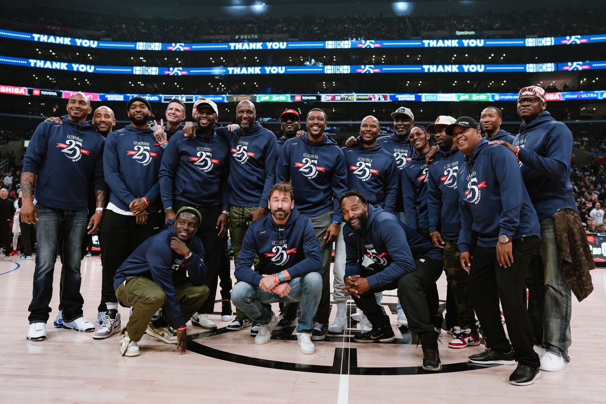 LAClippers's tweet photo. S/O to our alumni for pullin' up to celebrate 25 years in DTLA 🤝 https://t.co/7miWwnSht6