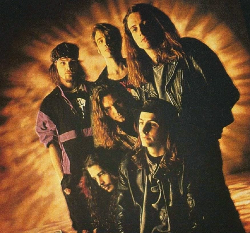 @RichEmbury's R3TR0GR4D3 #Live
11am-2pm Pacific / 2-5pm Eastern / 6-9pm GMT / 7-10pm CET
#Metal #HardRock #ClassicRock #Coversongs #Requests #SINdayFunDay #HappyStPatricksDay

🎶#NP: #TempleOftheDog - Pushin' Forward Back
'Temple Of The Dog' Released April 16th, 1991

🔊 #Listen…