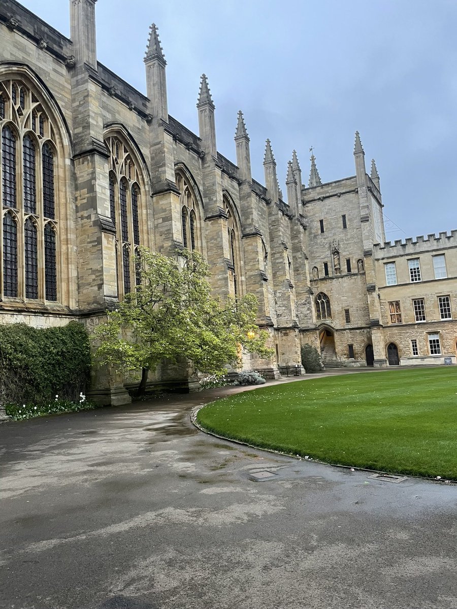 kmitchell0390's tweet photo. Continue to feel so lucky to be part of the @CDPConnect community. A brilliant event in Oxford this week which focused on ‘collections as data’..and a stay at New College…and now, Caledonia is calling (🥹)for a really exciting ‘making exhibitions’ event in Edinburgh. 💙#phdlife https://t.co/jSie6Zpis1