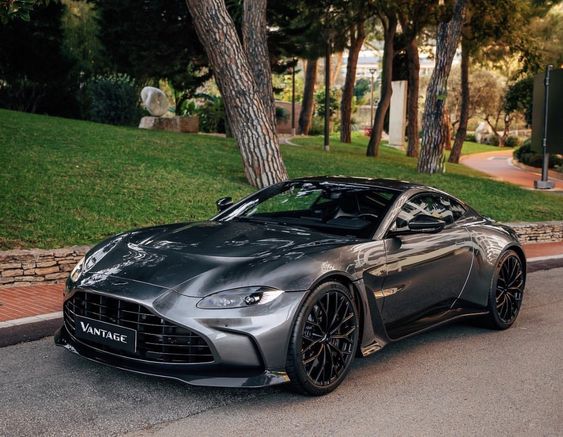 ASTON MARTIN  Vantage  V12