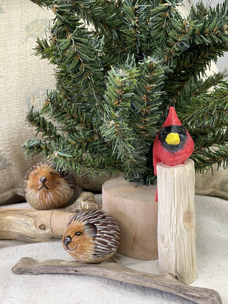You can even find #hedgehogs at #TexturesCraftworks @lockestshops  ...by Alison Garayt Clarke and carved cardinal by Frank Spadafora.

#handmade #HamOnt #handcrafted #woodanimals #birds #woodcarving #handcarved