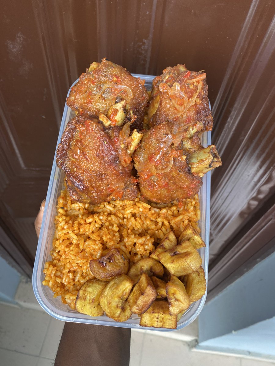 Who wants a plate of my premium smokey jollof rice for tomorrow? Now taking orders for pickup or delivery. Buy for yourself or your work husband/wife 😏 Price ranges from 4500 📍- Lagos