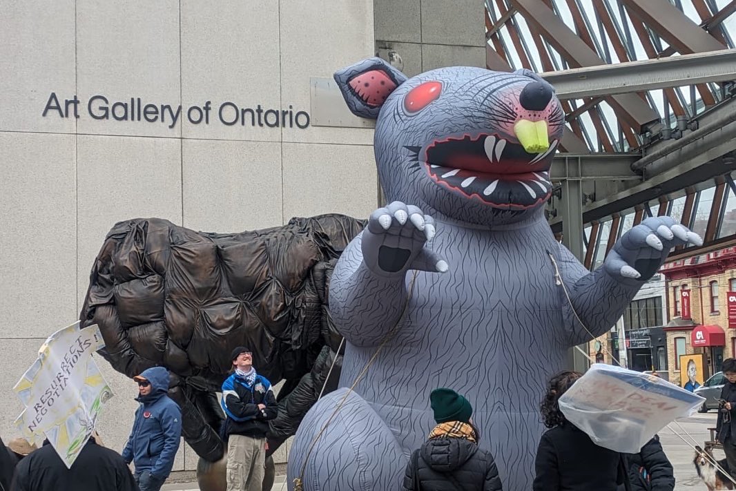 A new ally has joined the ranks of support for @agotoronto workers on strike - meet Scabby the Rat, here to remind us that crossing the picket line is scab behaviour and this is a scab-free zone 🚫 Thank you to our friends at @iatse873 for sending Scabby our way 🤝