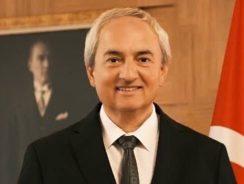 avcemilcicek01's tweet photo. Soldaki 12 gün önce göreve başlayan Kepez Belediye Başkanı Mesut Kocagöz. Bugün Teleferik kazasından tutuklandı.

Sağdaki Oğuz Arda Sel. Tren kazasında 9 yaşında hayatını kaybetti. Sorumluları yıllardır tutuklanmadı.

Adalette çifte standardın özeti. https://t.co/SnbtiJuZcg