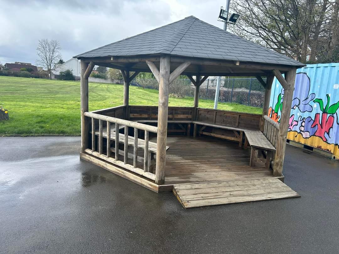 LadesidePALS's tweet photo. Our gazebo is finally fixed &amp; ready to use! https://t.co/CNKvCh7reR