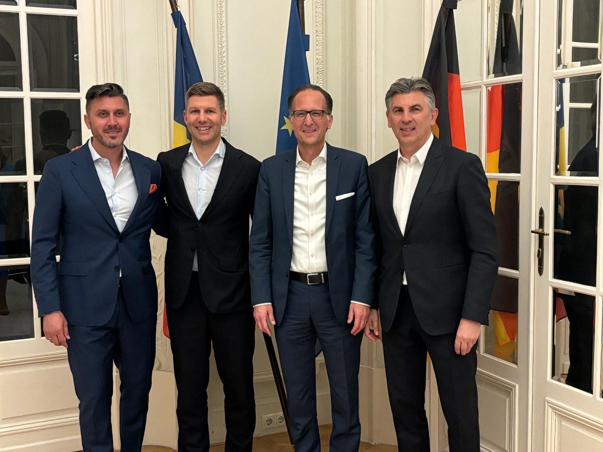 Great evening ⁦@AuswaertigesAmt⁩ Bucharest with ⁦@PeerGebauer⁩ ⁦@ionutlupescu68⁩ and my former team mate Ciprian Marica. 🙏 looking forward to the next two days in 🇷🇴 #Fussballbotschafter #Euro2024