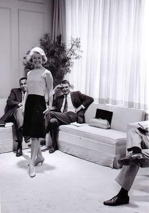 Doris Day picks out her wardrobe for That Touch of Mink (1962) at Bergdorf Goodman’s. And just for good measure, she’s taken Cary Grant along too! #frockingFabulous