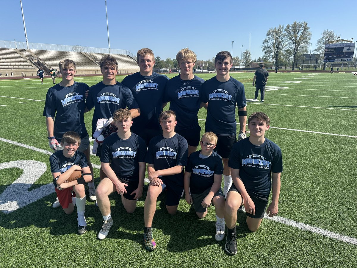 👏💪🏈💪👏 10 Patriots got better today at @MidwestFBall 👇👇👇 Let’s double that number next week…grab your teammates and get to work! 👇👇👇 Register @ midwestfootballacademy.com @JettGoldsberry @tylerruxer @Gabe_j2008 @lmess22 @coach_wilk12 @coachtempel @hhpatriots @Davidm1983