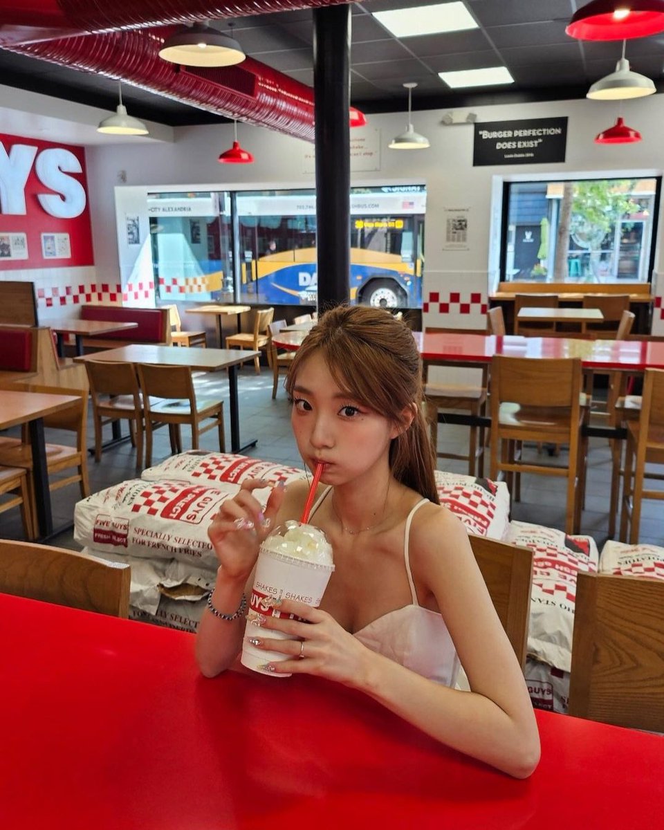 cinnachomp's tweet photo. i need more #loona moots please 

#kpoptwt #loonatwt https://t.co/aKhatBEqBu