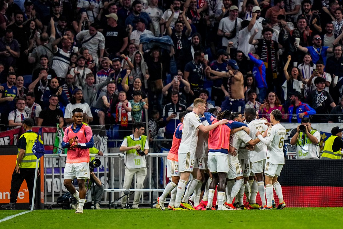 𝗟'𝗢𝗟 𝗘𝗦𝗧 𝗘𝗨𝗥𝗢𝗣𝗘́𝗘𝗡 𝗖𝗘 𝗦𝗢𝗜𝗥 ! ❤️💙🦁 Devant l'OM ou Rennes, Lyon est 7ème de Ligue 1 ce soir alors qu'ils étaient lanterne rouge il y a 4 mois. 🤯 Une 7ème place qui veut dire Europe pour eux car ils sont en finale de la Coupe de France face au PSG.