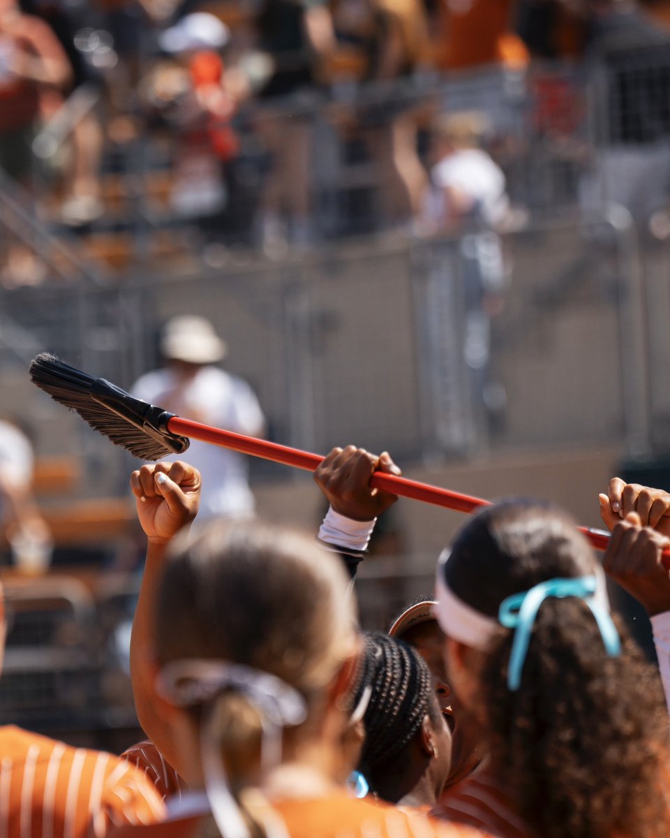 TexasSoftball's tweet photo. bring out the brooms 🧹🤘

#HookEm https://t.co/Ng2fDHYtS6
