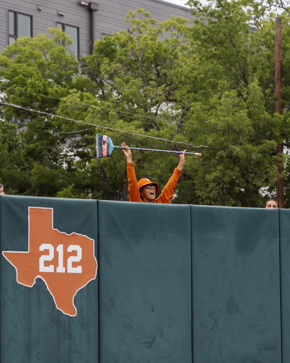 TexasSoftball tweet picture