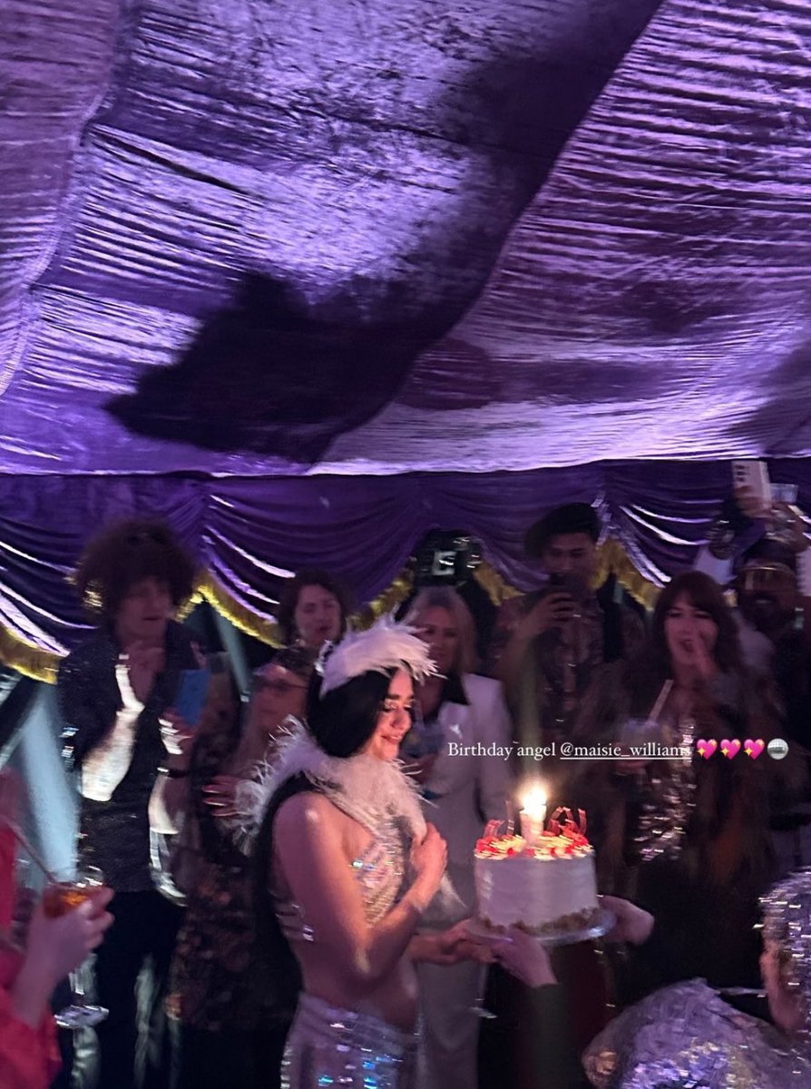 Maisie. (@maisicwilliams) on Twitter photo 