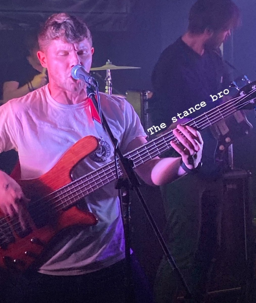 Broke a bass string tonight while playing a gig while my neck looks like it was about to have explode... Feel like a demi god