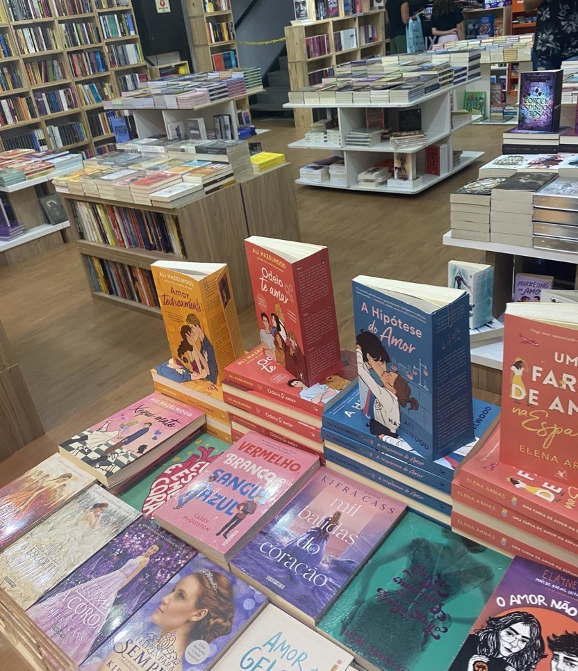 ir na livraria só p olhar e depois comprar na amazon 💗💞💘💕