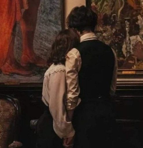 سيخرج يوماً شخصاً من وسط هذه الحشود ويحبك بشكلٍ لائق ، بشكل صحيح وبالطريقه التي تُفضل أن تحب بها ، سيأتي عوضاً عن كل تلك الليالي التي بكيت بها ولم يهتم أحد بأمرك .