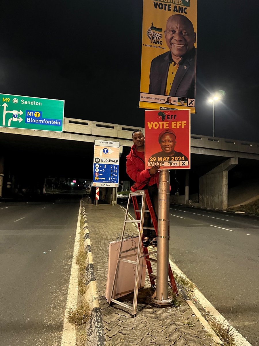 🚨In Pictures🚨 @EFFSouthAfrica groundforces working night shift doing postering work along the N1. There is no rest in the revolution. We will push hard until 29 May 2024