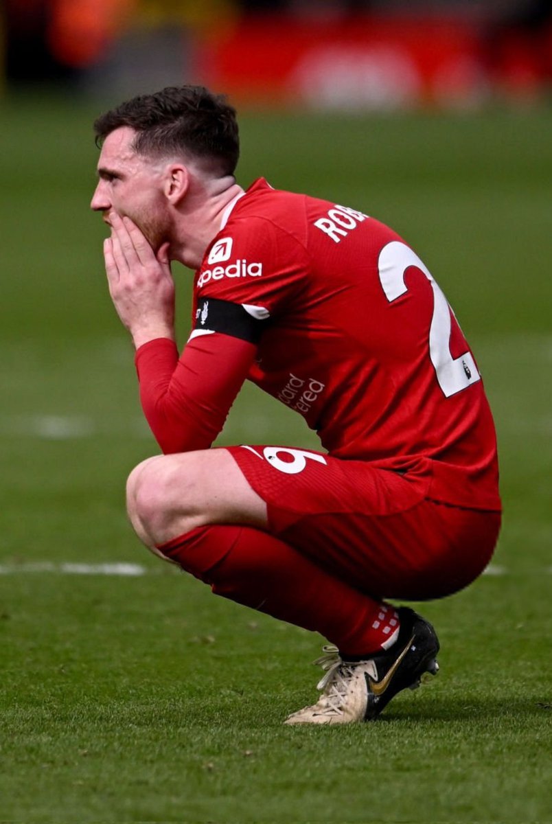LiverpoolLatam's tweet photo. Nos salvo de un 0-2 tempranero sacando una pelota en la línea. 

Nunca se cansó de buscar y mostró más ganas de atacar que nuestros delanteros.  

Pero estuvo absolutamente solo. 😞 https://t.co/wRDmZh04o0