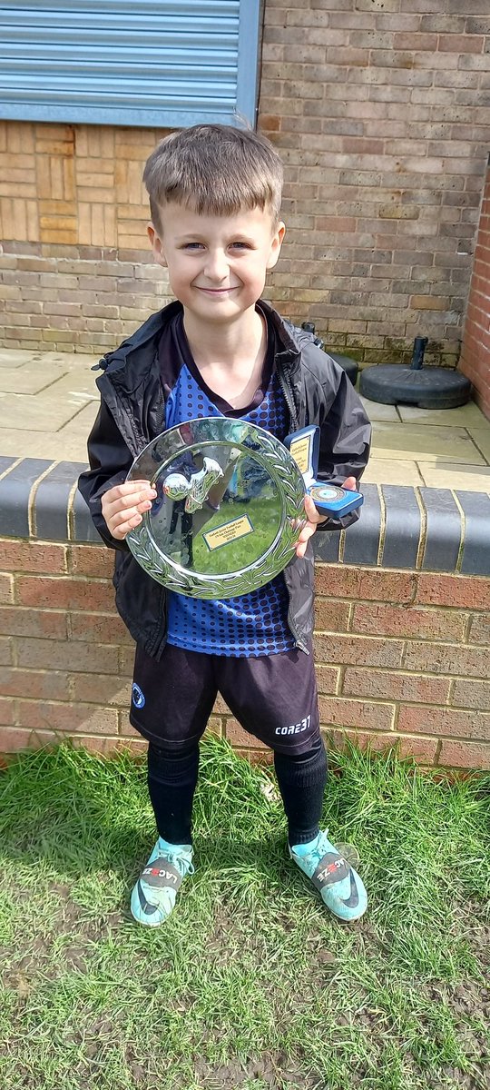 stevie1w's tweet photo. Have a happy Kaiden today after coming runners up in the last season in a dual team and becoming sole teams at his sunday league football they've only gone and won in their 1st season as a sole team winning a plate! Proud of them all! @BoothferryPS @MissLinklater https://t.co/yyc7UnBewf