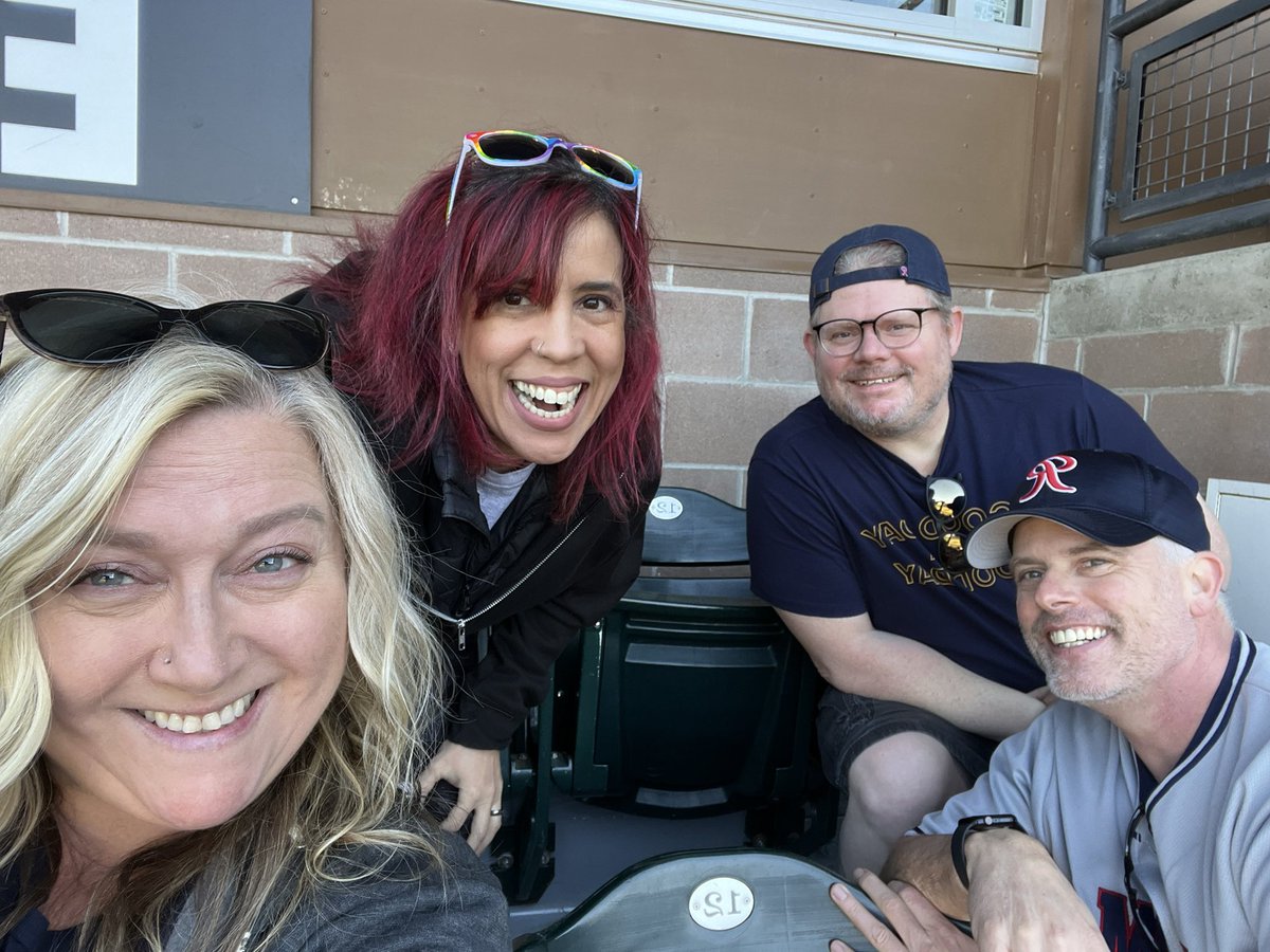 speshlkay96's tweet photo. #Rselfie Beautiful day for a game! ⚾️ Go Rainiers ❤️ https://t.co/ClRQmo2gco