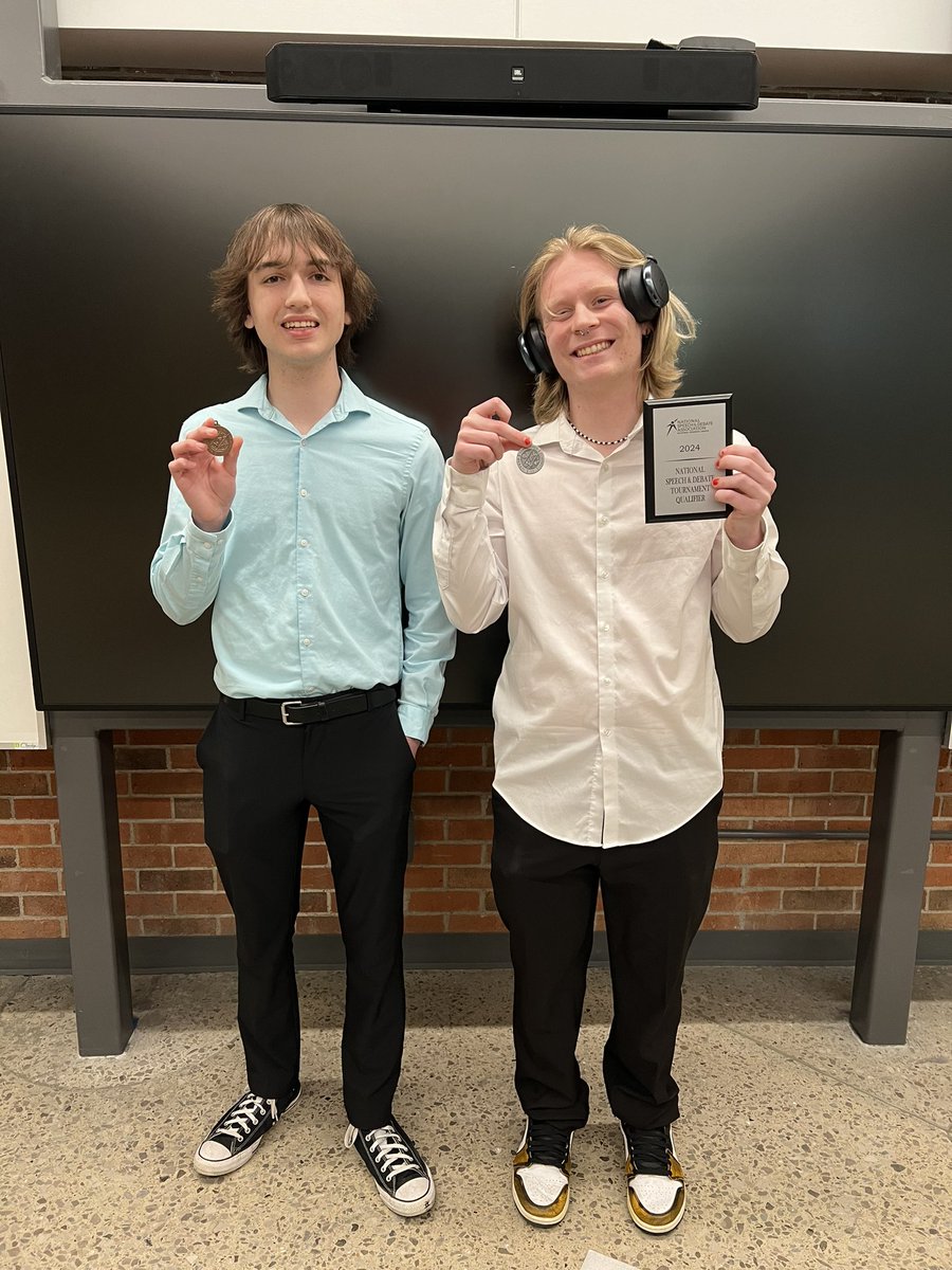 OEHawkTalkers's tweet photo. @ThreeTrailsNSDA Lincoln Douglas National qualifying tournament @QuinnLargent431 qualifies to nationals &amp; @aidan_foust is the first alternate! https://t.co/fm5yzqIIC0