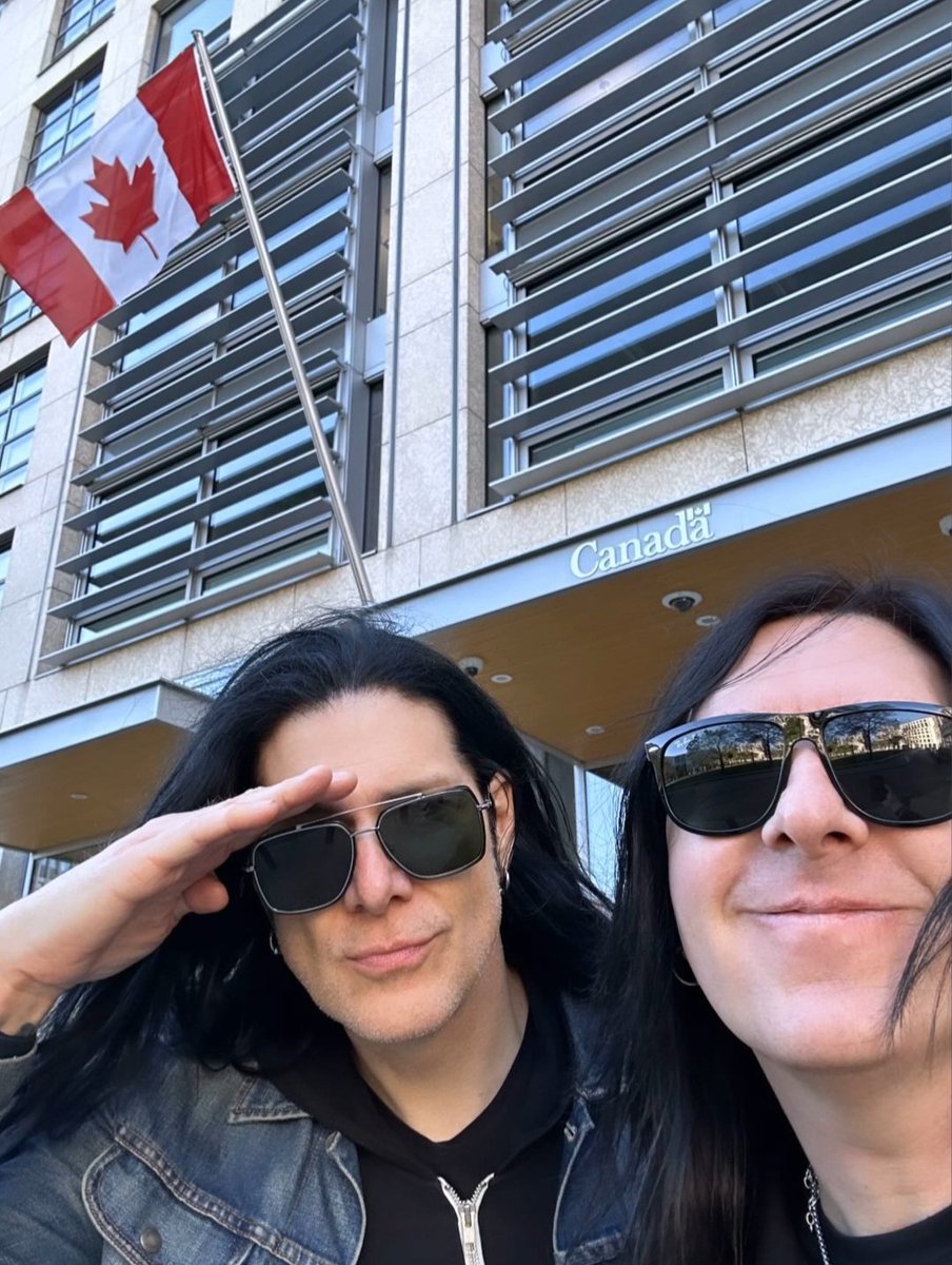 A touch of Canada in Germany, Todd @todddammitkerns and Brent @brentfitz hanging out in Berlin 🇨🇦 🇩🇪
📷Todd Kerns IG
#ToddKerns #BrentFitz #Berlin #Canada #offstage