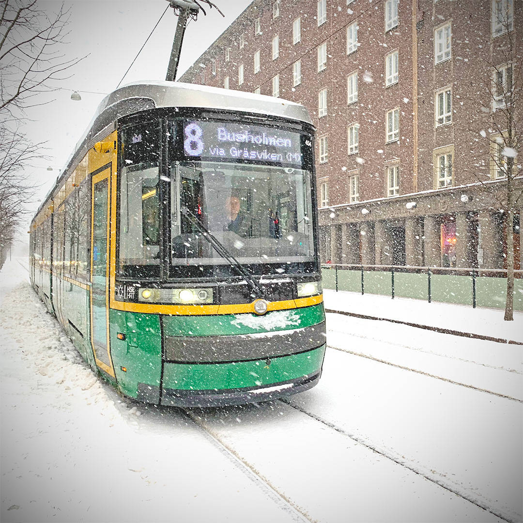 From frosty rides to sunny strides! ☃️🌷 Here's a throwback to a snowy winter day in Helsinki. There's something special about Helsinki in winter white, but we eagerly await spring warmth! 🚋💐 #WinterMemories #HelsinkiWinter #HelloSpring #Helsinki