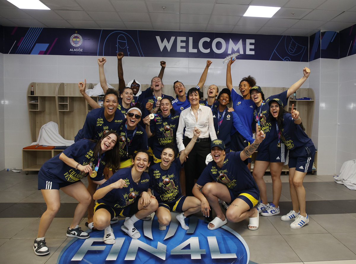 Bizimkiler! 💛💙 #PotanınKraliçeleri #EuroLeagueWomen