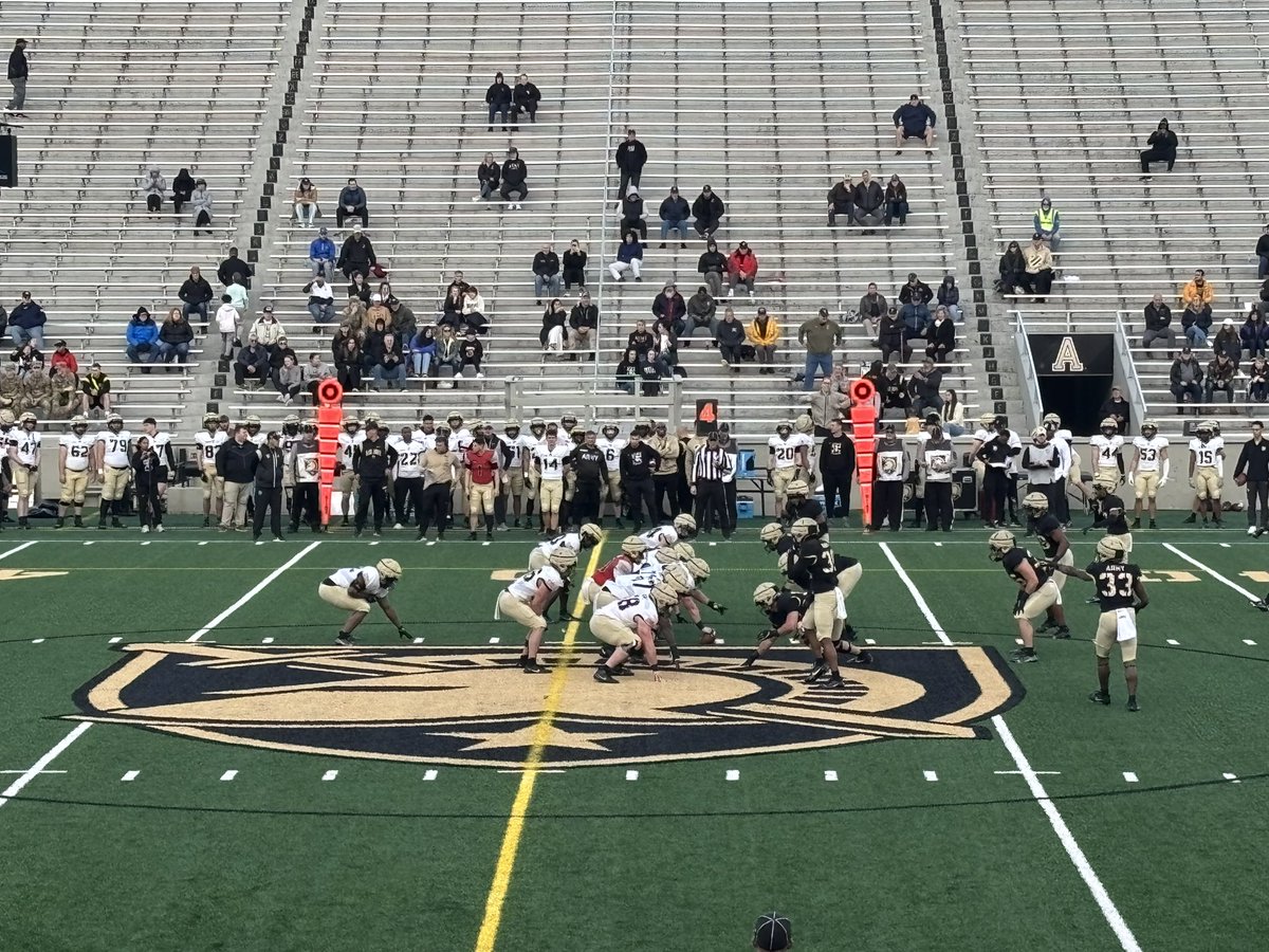 Loved being at West Point with @ArmyWP_Football !!! Thank you for the hospitality and having me for the spring game! @CoachJeffMonken @cblackshear @CoachMartin_18 @mcneill_josh