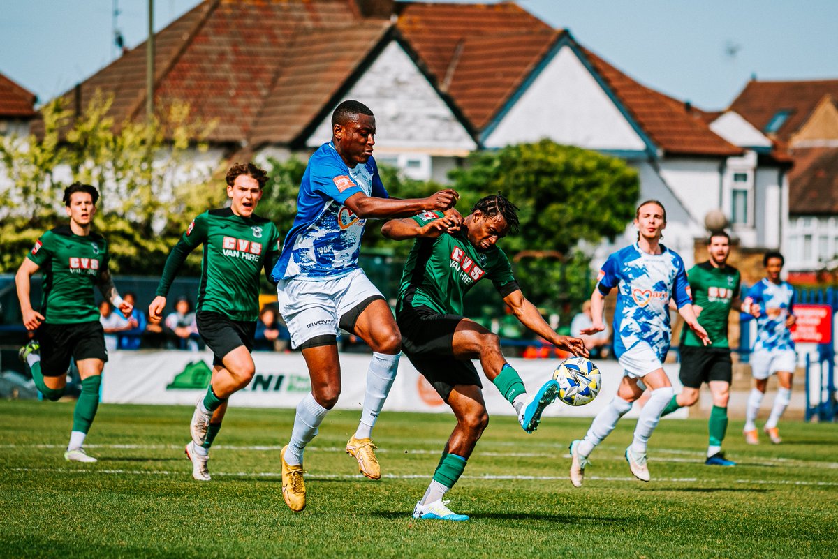 PitchSidePhoto's tweet photo. A sunny afternoon in North London as @WinFinchleyFC strengthened their play off push with a hard fought 1-0 win over local rivals @HaringeyBoroFC in the @IsthmianLeague. Great to catch up with @Mike_Bayly &amp; @2E0MCA . Full set of photos here https://t.co/BUlqCQMnXh https://t.co/0ae1BwosNE