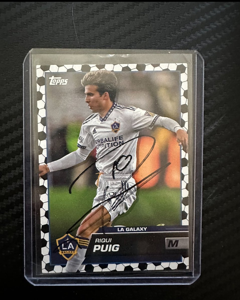 cottonberry56's tweet photo. hey G'z! I’ll be giving away a signed Riqui Puig card! Each game I’ll be doing  a giveaway all you have to do is like, comment repost this post and follow me for a chance to win this card! Winner will be randomly selected the day of the match!💚💛🤍#lagalaxy #Giveaway #riquipuig https://t.co/MAnp9UVWTz