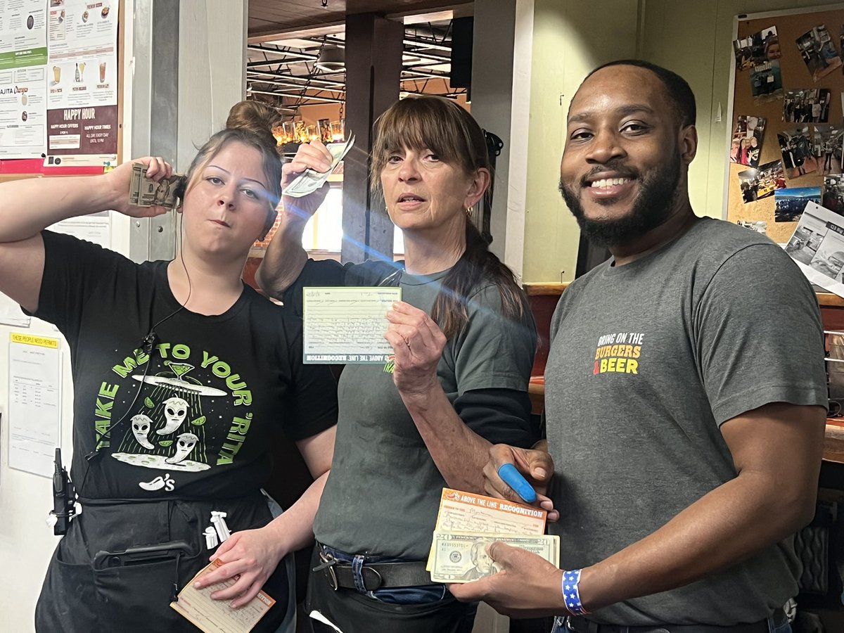 TealKahn's tweet photo. Lots of fun with Margarita Madness this year! It was thanks to these 3 that we were the top in our area! Gena, Savannah, and Montana! #chilislove #champs @dylansamuel9310 https://t.co/NzyMVuiNRr