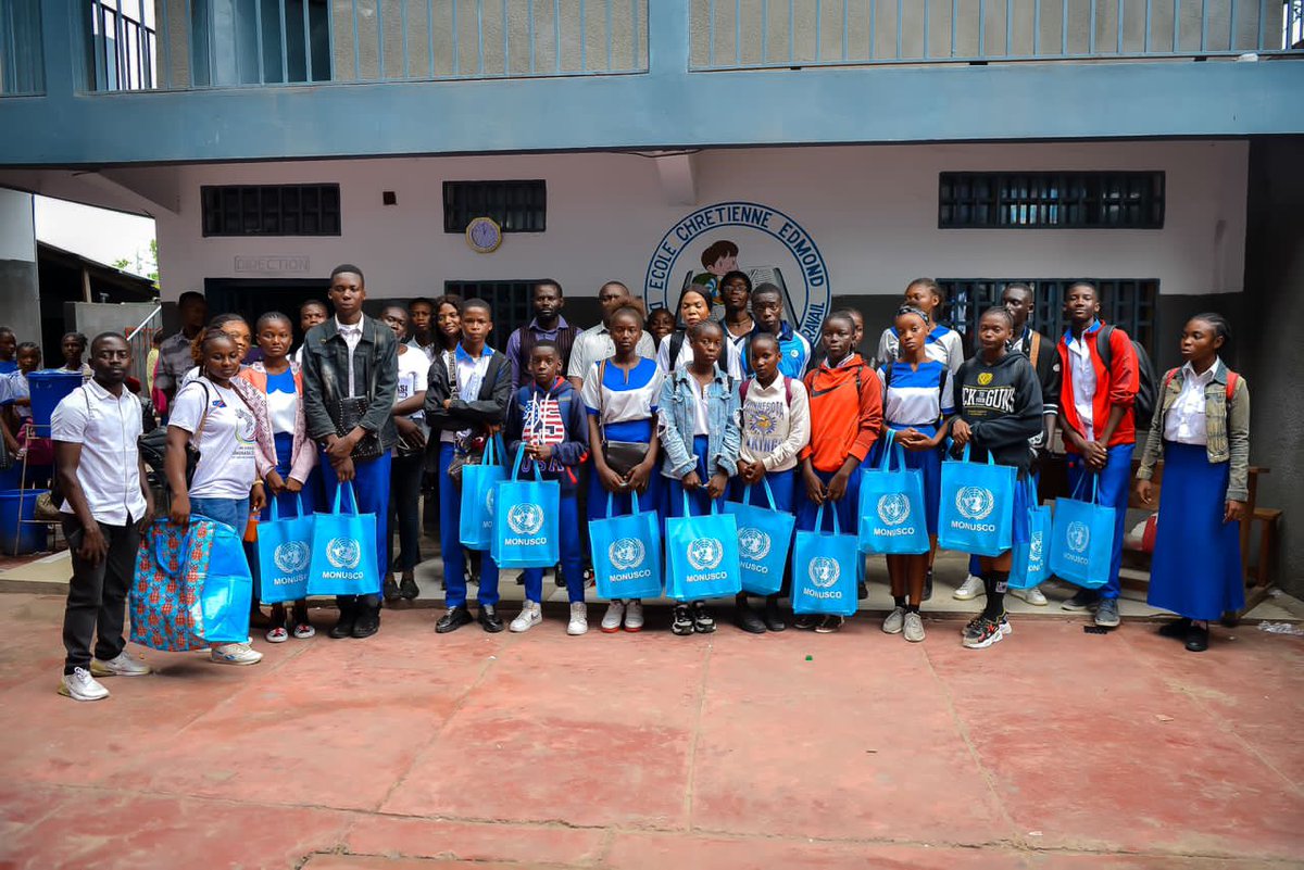 Les élèves de l'école Chrétienne Edmond à Selembao ont été sensibilisé sur les questions liées aux conséquences des violences physiques et numérique, la désinformation et discours de haine. 
Merci à notre partenaire <a href="/MONUSCO/">MONUSCO</a>  @UN_BintouKeita 
@PMJudith01 
@JeunesseCN_RDC