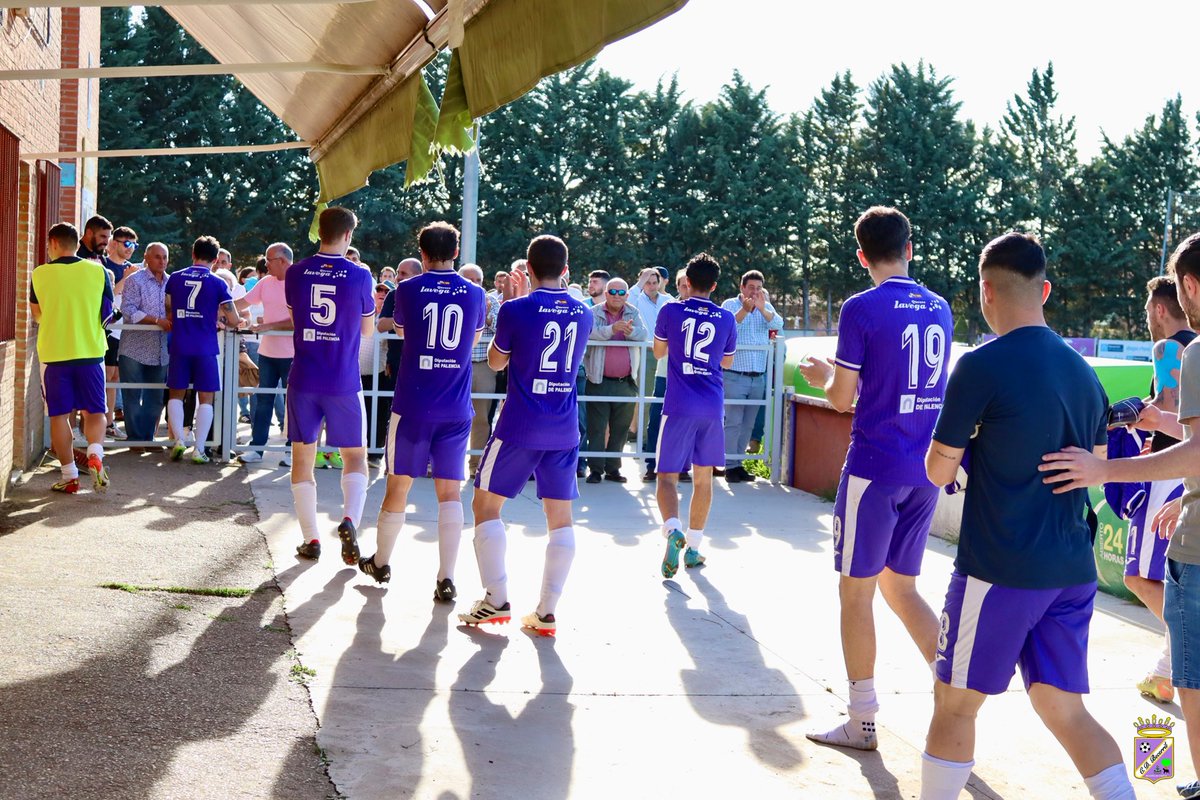 cd_becerril's tweet photo. EQUIPO + AFICIÓN 🍍💜

¡¡SEGUIMOS DANDO GUERRA!! 🫢
¡¡SEGUIMOS SUMANDO!! 🔝
¡¡SEGUIMOS SOÑANDO!! 🚀

#VamosBece 💜 #SigamosSoñando ✨ https://t.co/feCLppauBi