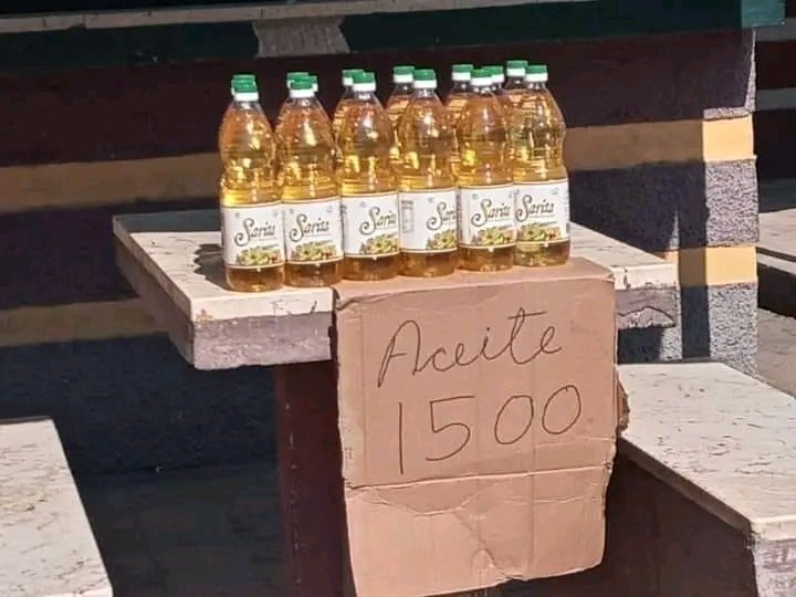 MIL 500 pesos el litro de aceite en #Cuba. Equivale casi a la mitad del salario promedio en el país. Si logras comprar el aceite, ¿cómo comprarás lo qué vas a freír?