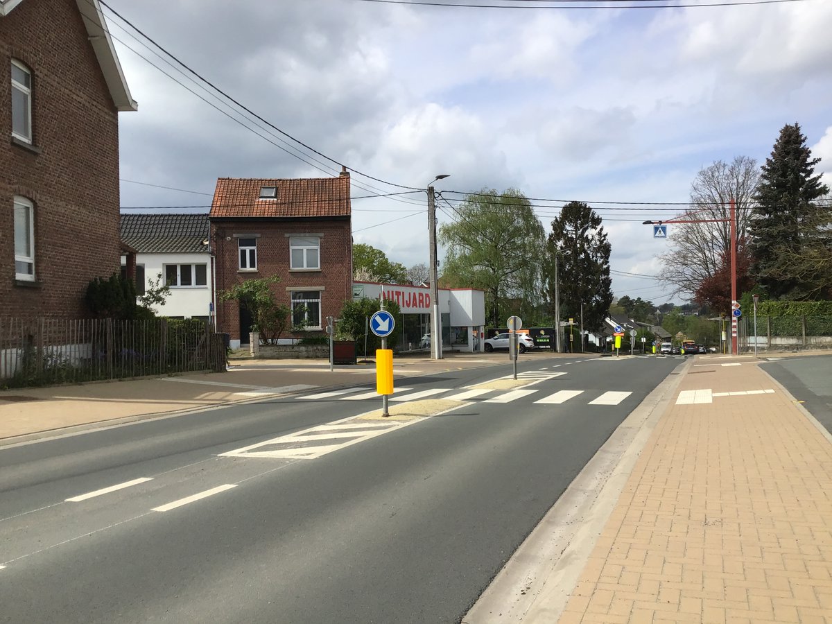 alechat1's tweet photo. Saga des potelets de la #N275 - Update après 1 an:
Semaine dernière, ils ont enfin remplacé les 4 derniers potelets qui avaient été dégommés
Ils sont donc tous les 12 bien debout
Bilan pour 2023: 8/12 dégommés.
Les compteurs sont maintenant remis à 0, mais
jusqu'à quand? https://t.co/GEOg28cXGm